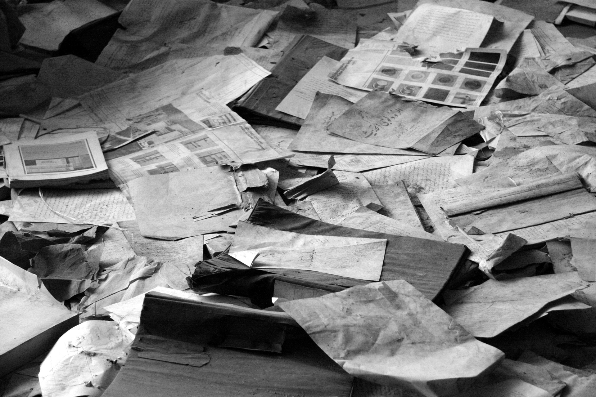 paper-pile-298759_1920-1